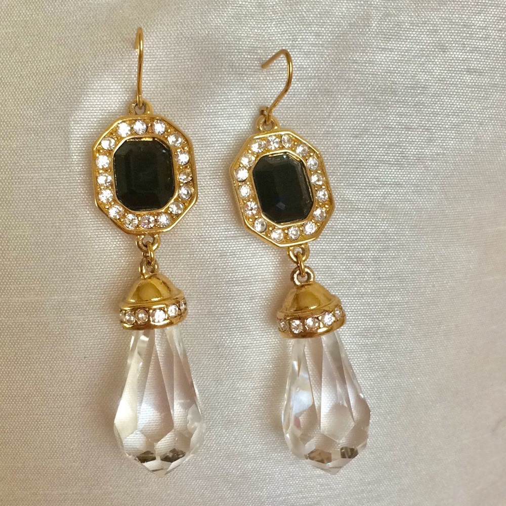 Vintage Monet onyx gold tone tear drop earrings